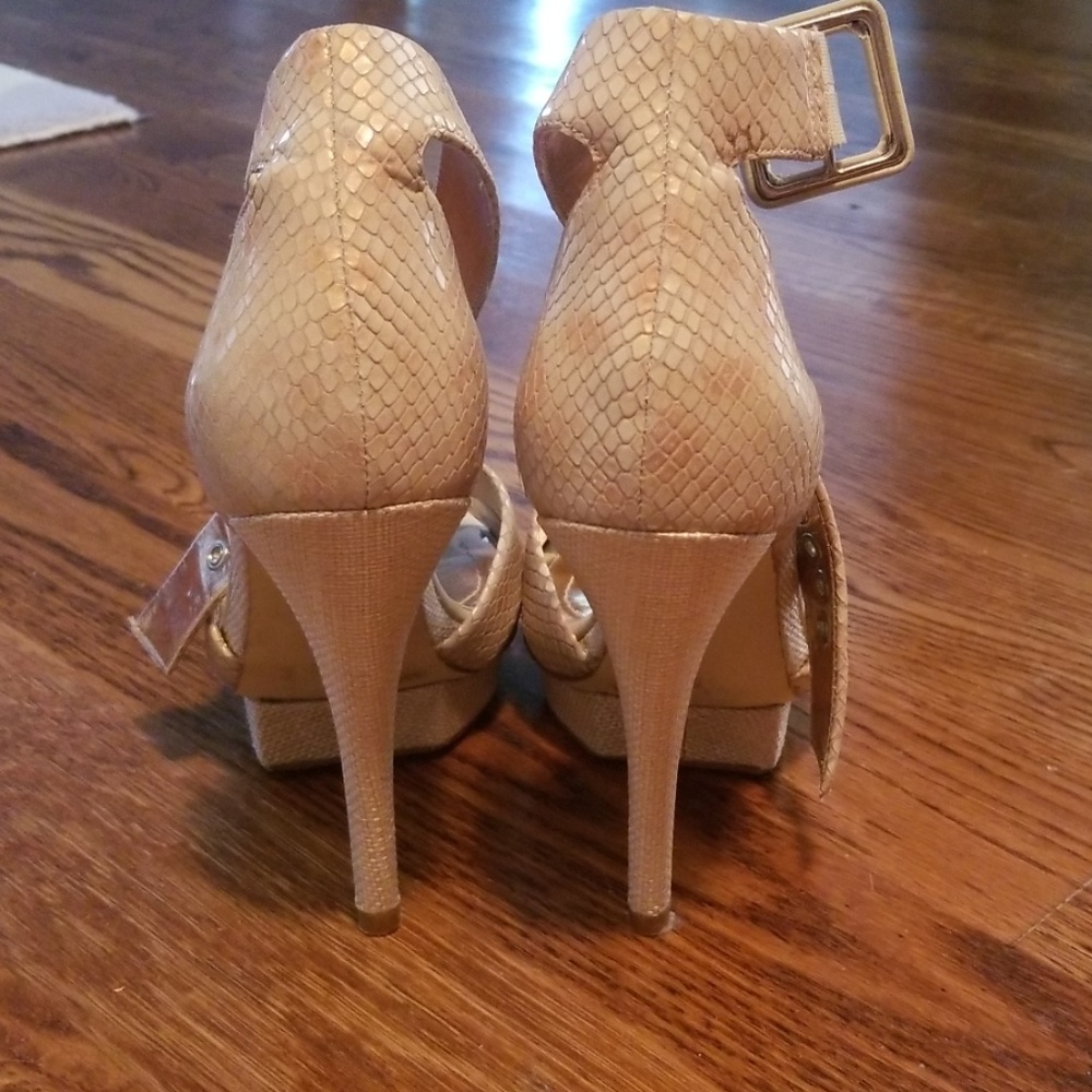 Heels - Picture 4 of 8